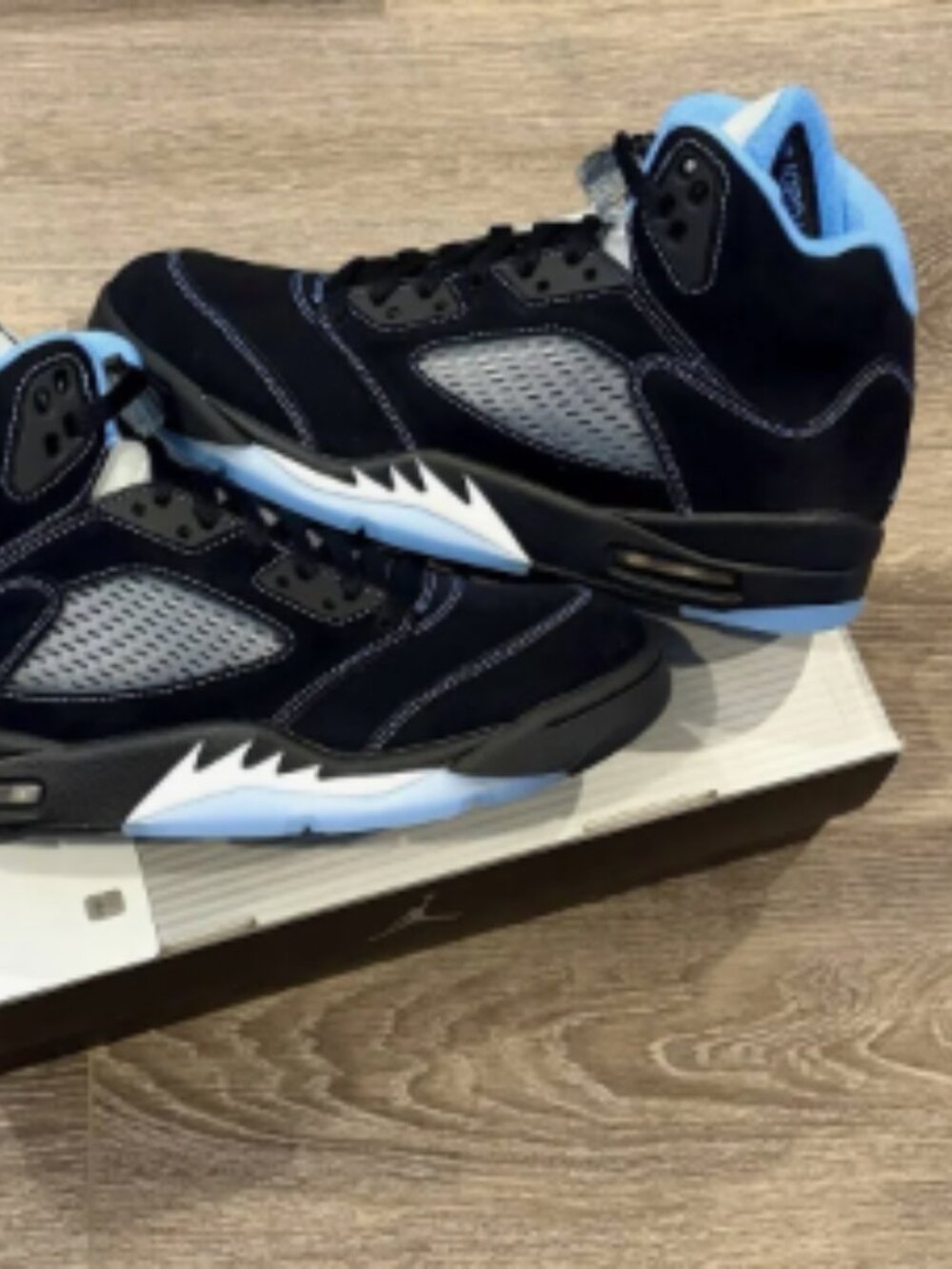 Jordan 5 Retro Black University Blue 2026